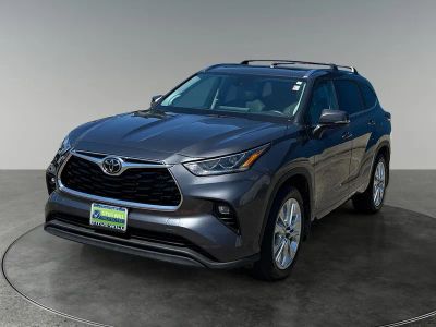 2023 Toyota Highlander — rear three-quarter view