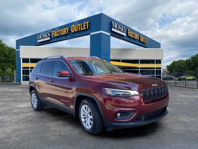 2019 Jeep Cherokee — rear three-quarter view