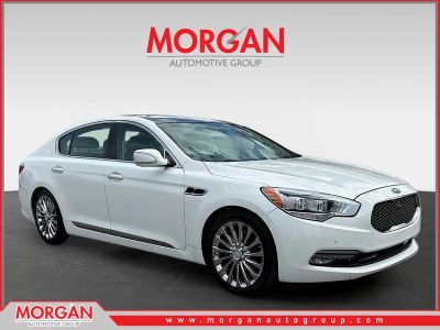 2017 Kia K900 Luxury in Snow White Pearl — front three-quarter view