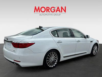 2017 Kia K900 — rear three-quarter view