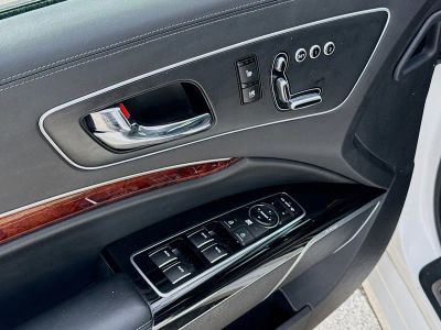 2017 Kia K900 — photo 23 view