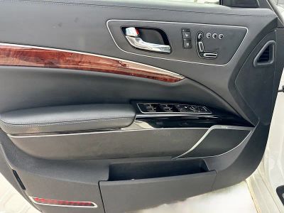2017 Kia K900 — photo 22 view