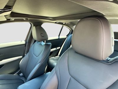 2026 BMW 3 Series - Photo 27
