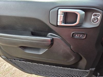 2022 Jeep Wrangler - Photo 17