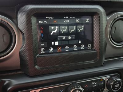 2022 Jeep Wrangler - Photo 9