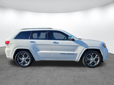 2020 Jeep Grand Cherokee — side profile view