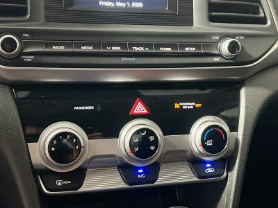 2019 Hyundai Elantra — photo 22 view