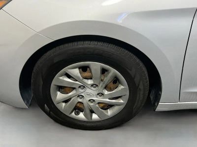 2019 Hyundai Elantra — photo 11 view
