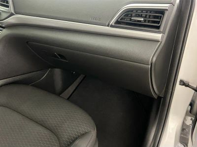 2019 Hyundai Elantra — photo 30 view