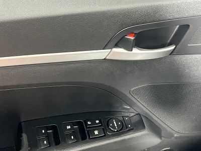2019 Hyundai Elantra — photo 14 view