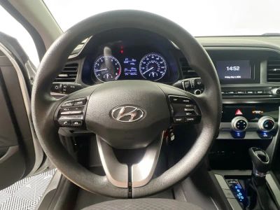 2019 Hyundai Elantra — photo 15 view