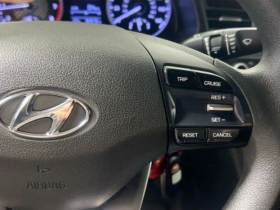 2019 Hyundai Elantra — photo 17 view
