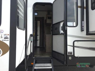 2021 Forest River RV Sabre — photo 21 view