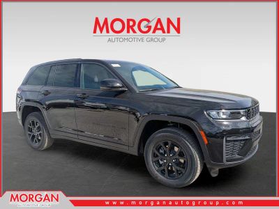 2026 Jeep Grand Cherokee Laredo Altitude in Black — front three-quarter view