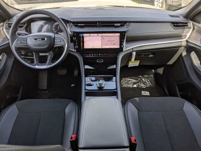 2026 Jeep Grand Cherokee — photo 16 view