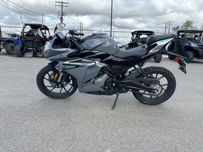 2023 CFMOTO 300SS - Photo 5