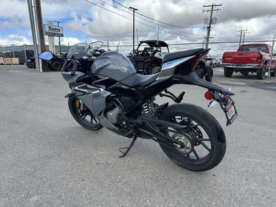 2023 CFMOTO 300SS - Photo 4