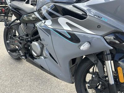 2023 CFMOTO 300SS - Photo 9