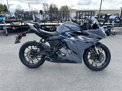 2023 CFMOTO 300SS - Photo 2