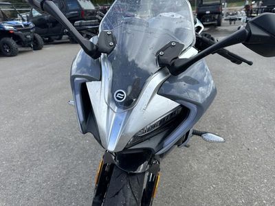 2023 CFMOTO 300SS - Photo 7
