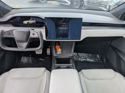 2022 Tesla Model X — photo 18 view