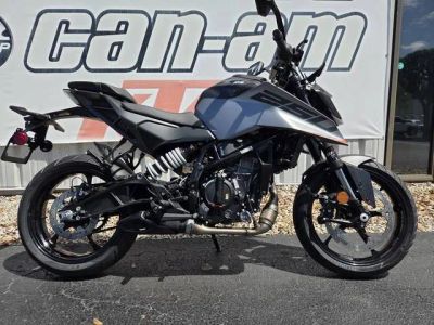2026 KTM 250 Duke — front three-quarter view