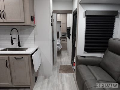 2025 Grand Design Momentum G-Class - Photo 7