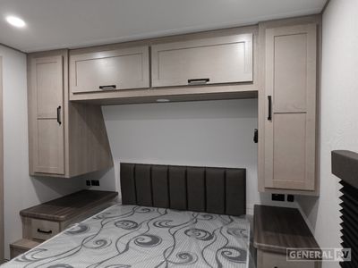 2025 Grand Design Momentum G-Class - Photo 9
