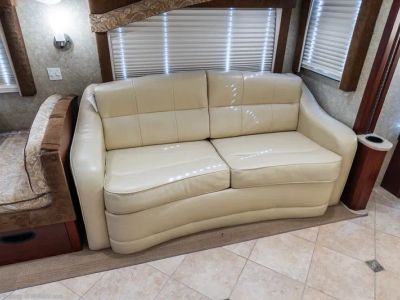 2008 Fleetwood Revolution 42N - Photo 8