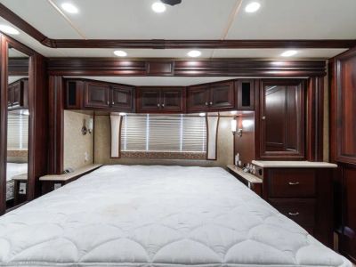 2008 Fleetwood Revolution 42N - Photo 31