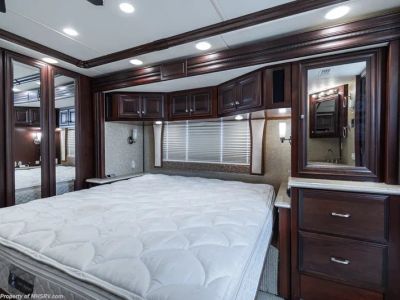 2008 Fleetwood Revolution 42N - Photo 30