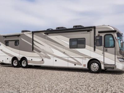 2008 Fleetwood Revolution 42N - Photo 1