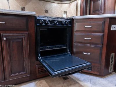 2008 Fleetwood Revolution 42N - Photo 19