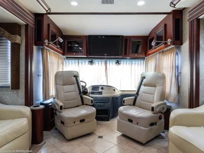 2008 Fleetwood Revolution 42N - Photo 3