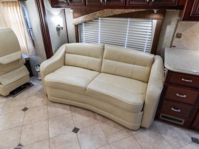 2008 Fleetwood Revolution 42N - Photo 11