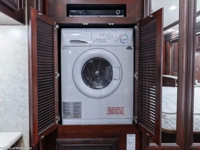 2008 Fleetwood Revolution 42N - Photo 34