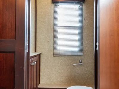 2008 Fleetwood Revolution 42N - Photo 28