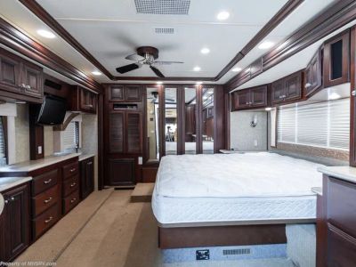 2008 Fleetwood Revolution 42N - Photo 29