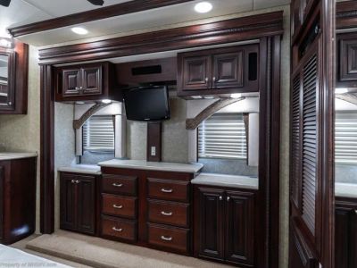 2008 Fleetwood Revolution 42N - Photo 32
