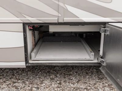 2008 Fleetwood Revolution 42N - Photo 41