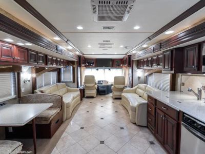 2008 Fleetwood Revolution 42N - Photo 2