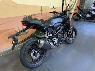 2025 Honda CB300R - Photo 3