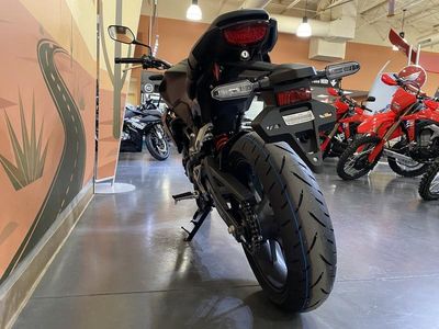 2025 Honda CB300R - Photo 7