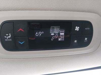 2023 Chrysler Pacifica — photo 21 view