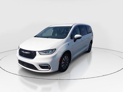 2023 Chrysler Pacifica — rear three-quarter view