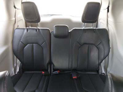 2023 Chrysler Pacifica — photo 17 view