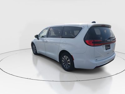 2023 Chrysler Pacifica — detail view