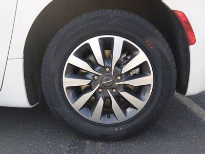 2023 Chrysler Pacifica — photo 10 view
