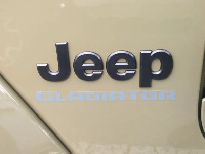 2026 Jeep Gladiator — photo 13 view