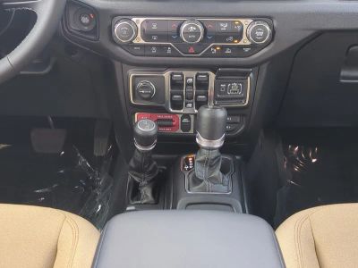 2026 Jeep Gladiator — photo 21 view